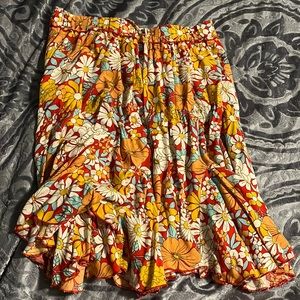 SO floral skirt. Stretchy waistband and tie.